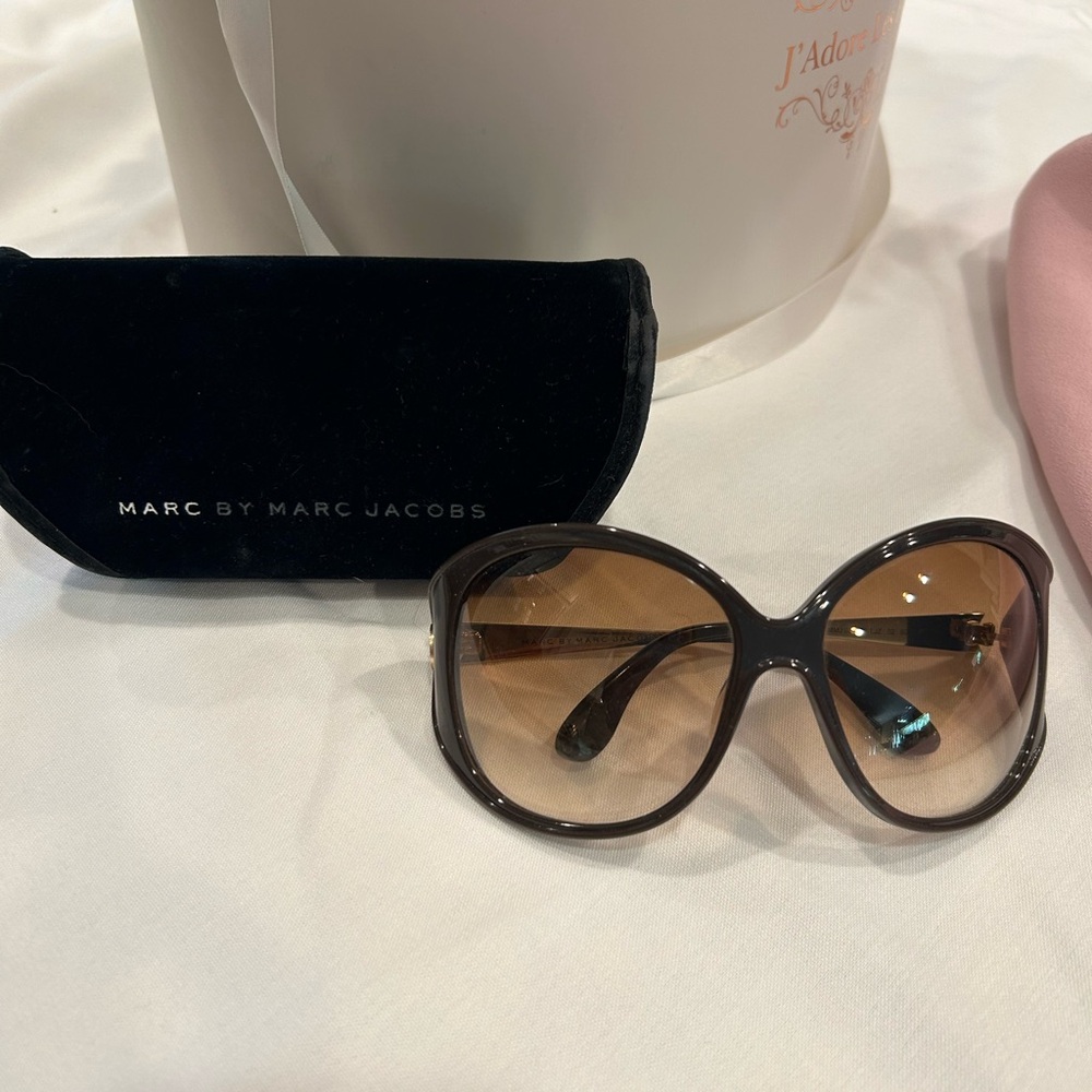 Marc Jacobs sunglasses with case.